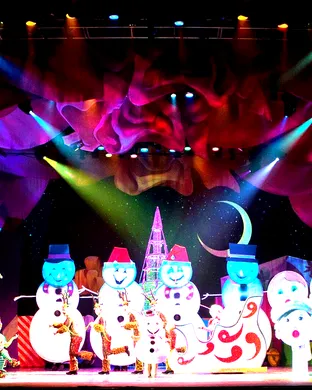 Cirque Dreams: Holidaze